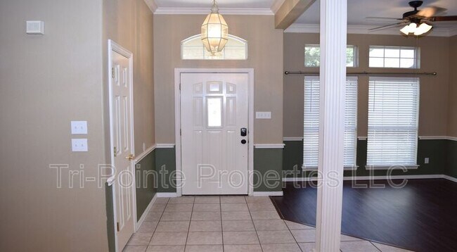 Building Photo - 1108 Highcrest Dr