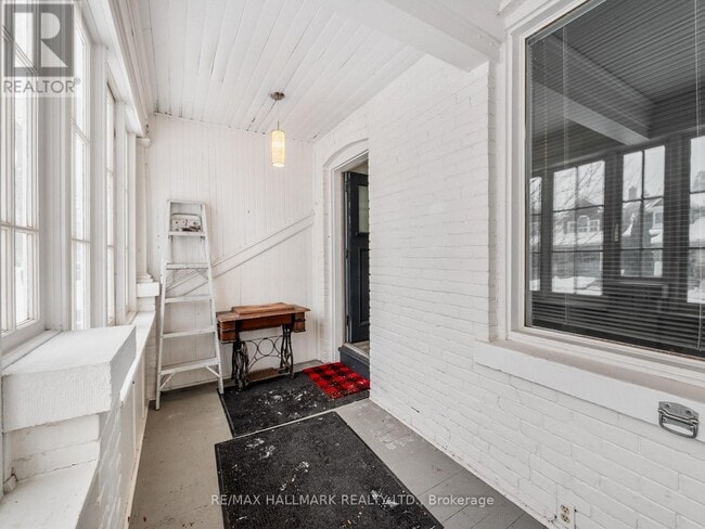 Building Photo - 55 Eastmount Ave