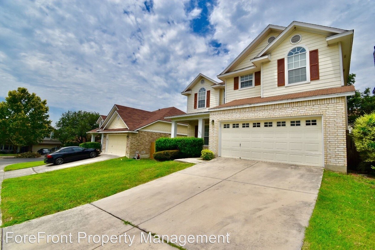 3 br, 2.5 bath House 15817 Redwoods Manor House Rental in San
