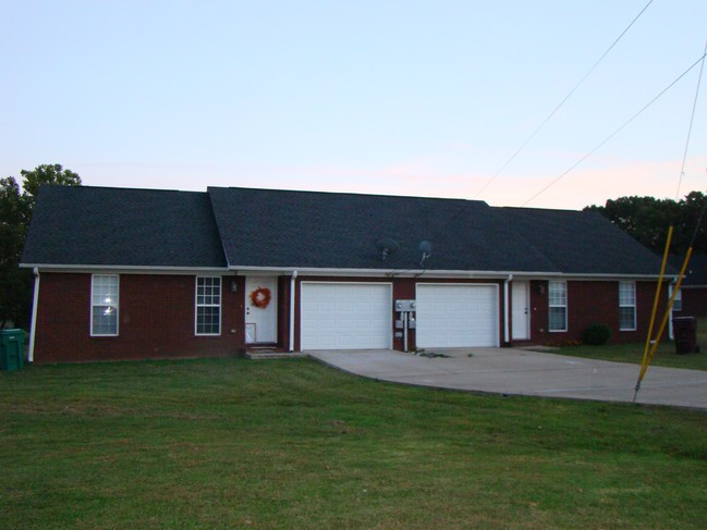 Building Photo - 5028-5030 N Main St