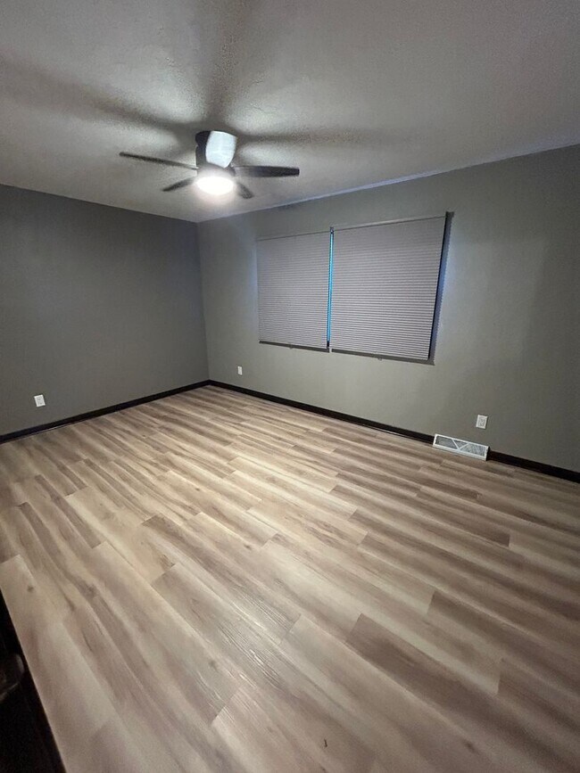 Foto del edificio - 112-114 Kilps Court West (Duplex)