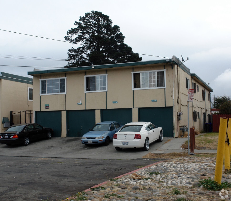 Building Photo - 444 S 17th St