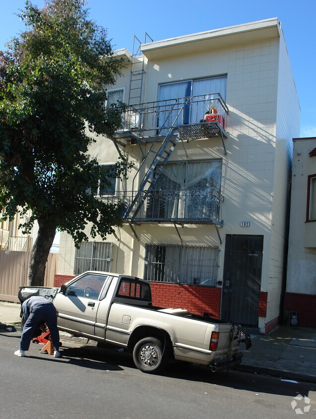 Building Photo - 192 Santa Barbara Ave