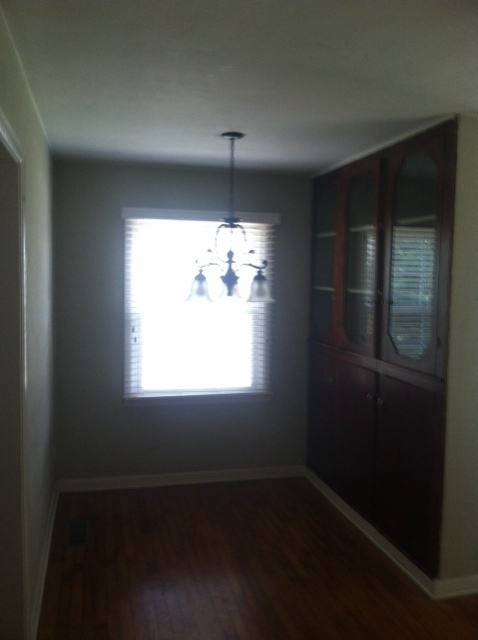 Building Photo - CLOSE TO THE U OF A!!!!!! EASY ACCESS TO T...