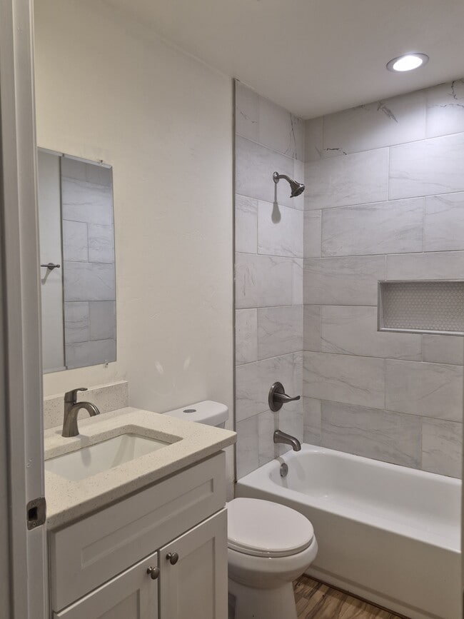 Foto del edificio - 299 N Hasman Dr