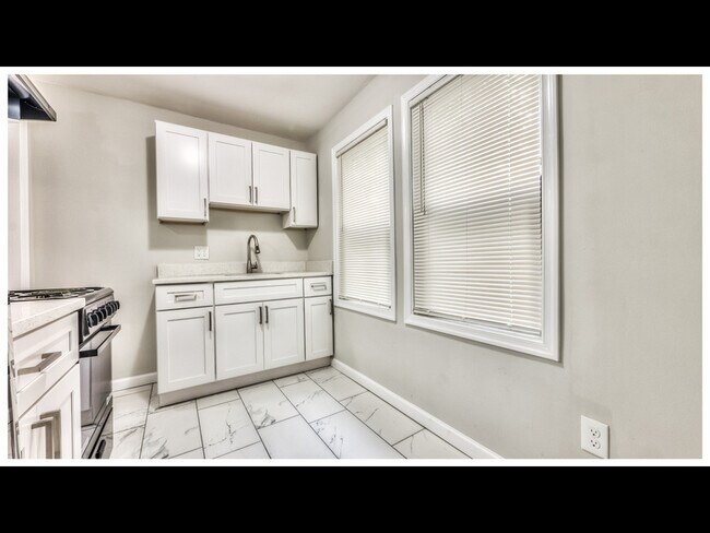 Building Photo - 422 Walcott Rd