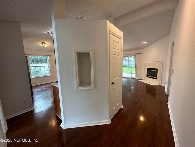 Building Photo - 4525 Shaky Leaf Ln N