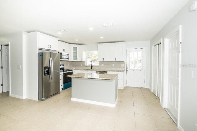 Foto del edificio - 124 Lakeview Dr