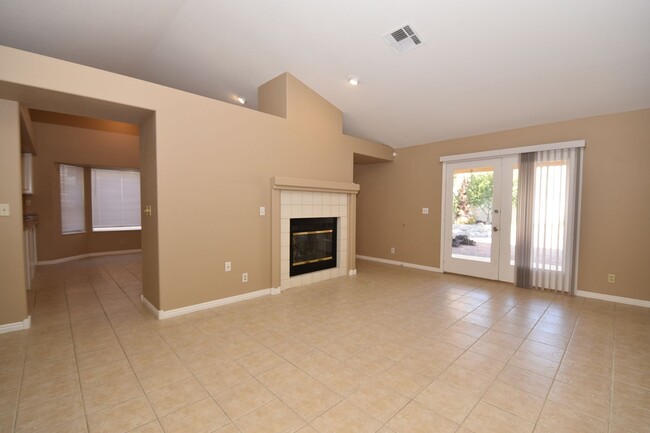 Building Photo - Amazing 3 Bedroom House at Desert Shores!