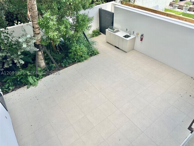 Building Photo - 2200 Brickell Ave
