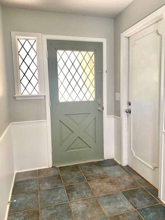 Foto del edificio - Large 2 Bed 2 Bath off NW 63rd & N. Villa ...