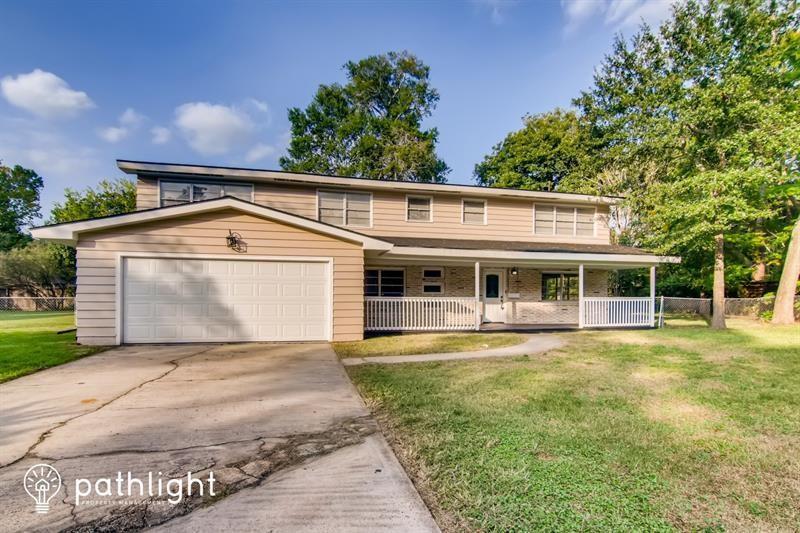 Primary Photo - 1800 Woodlawn Dr