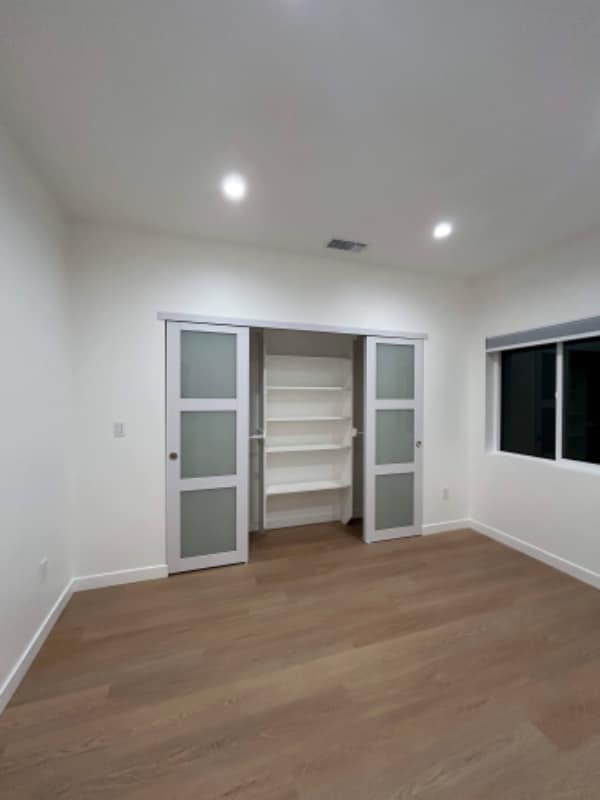 Foto del edificio - 1290 Sawyer Ave