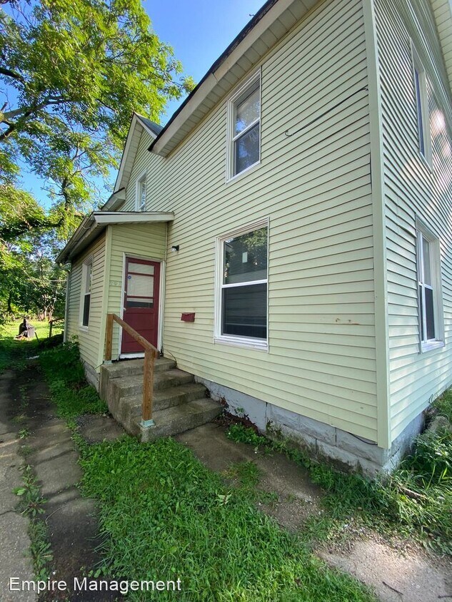 2 br, 1 bath House 206 East 6th Street U... House Rental in