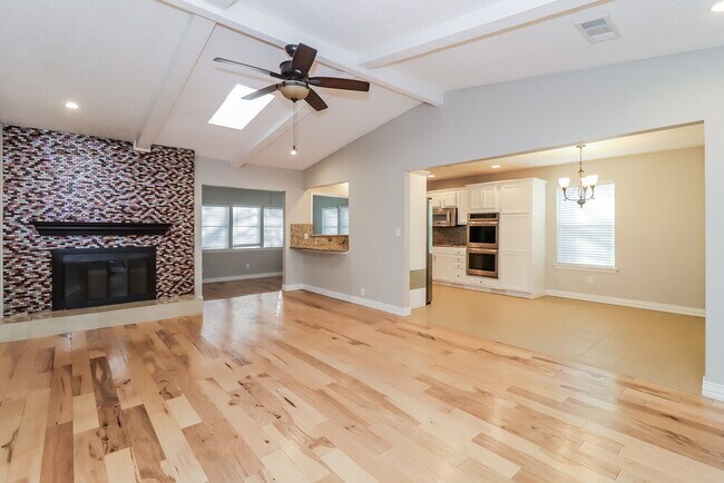 Foto del edificio - 2715 Hilldale Blvd