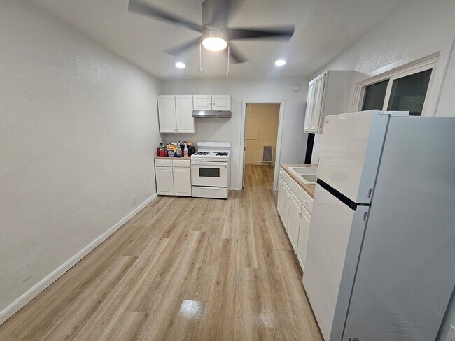 Foto del edificio - 339 N Grand Ave