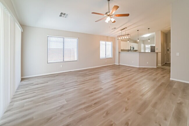 Foto del edificio - 15337 W Lundberg St