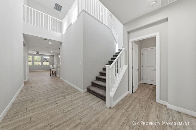 Building Photo - 5 Lilla Rosa St