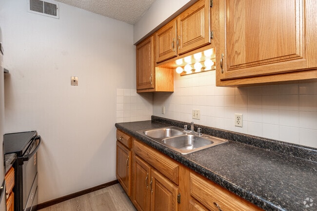 Interior Photo - Elmcrest