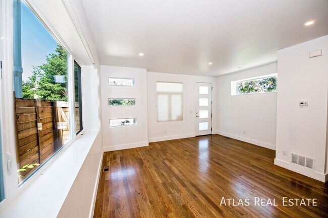 Foto del edificio - 2156 S Sherman St