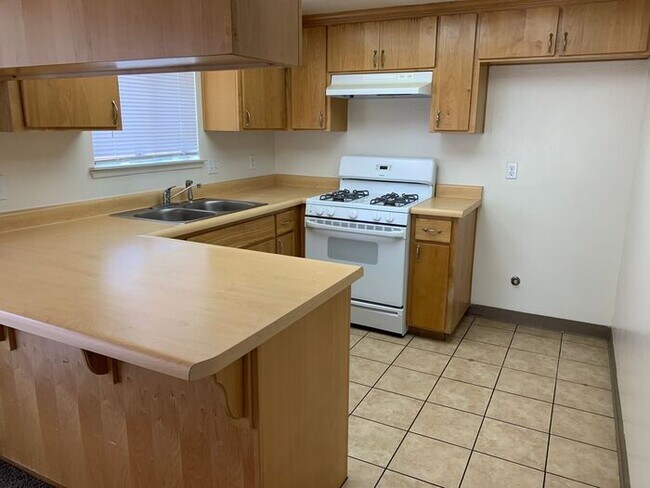 Foto del edificio - Nice front unit available on Demaree!