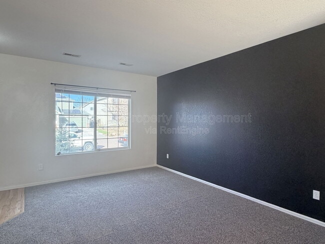 Foto del edificio - 6243 Riverdale Dr