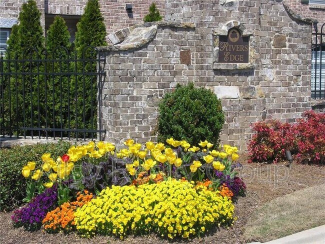 Foto del edificio - 2665 Rivers Edge Dr NE