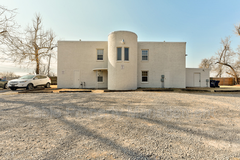 Primary Photo - 1135 N Purdue Ave