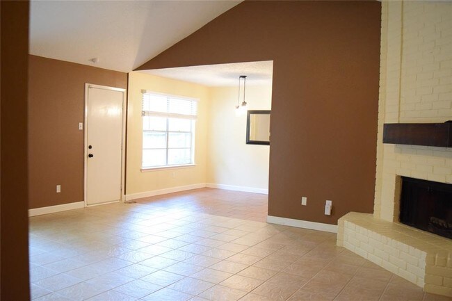 Foto del edificio - 6619 Kearney Dr