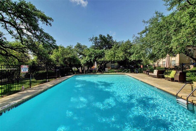 Building Photo - 5332 Balcones Dr