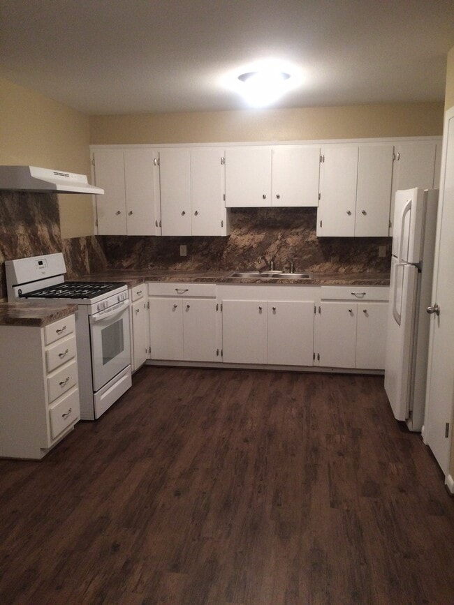 Building Photo - 221 Mitchell St