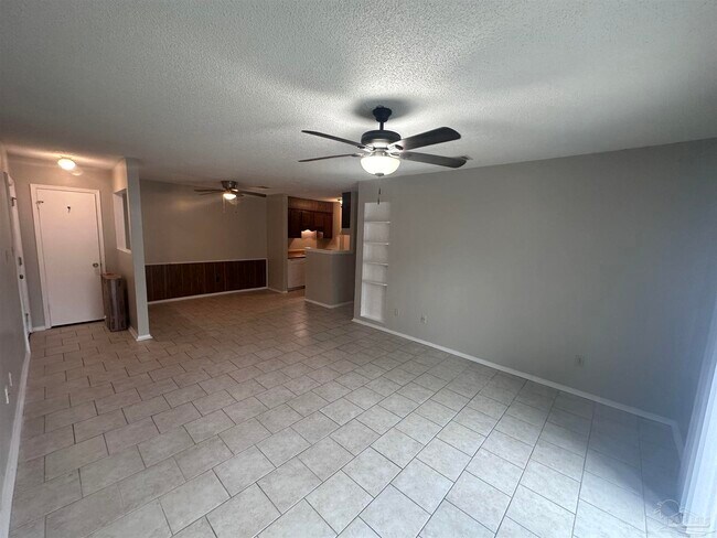 Building Photo - 8160 Stonebrook Dr