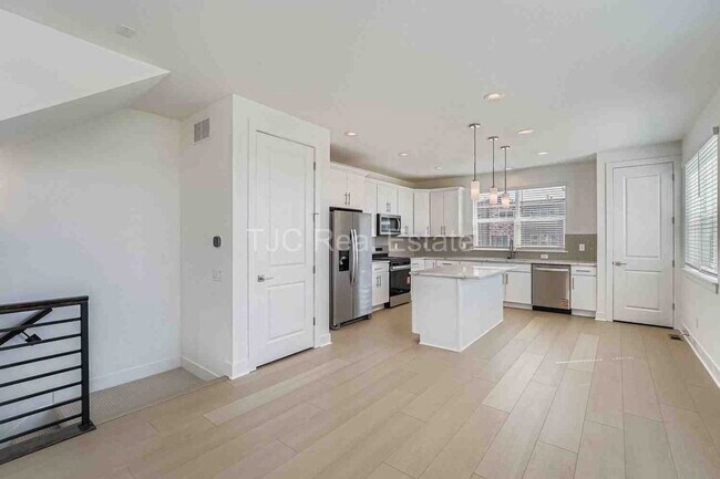 Foto del edificio - 20568 E 63rd Ave