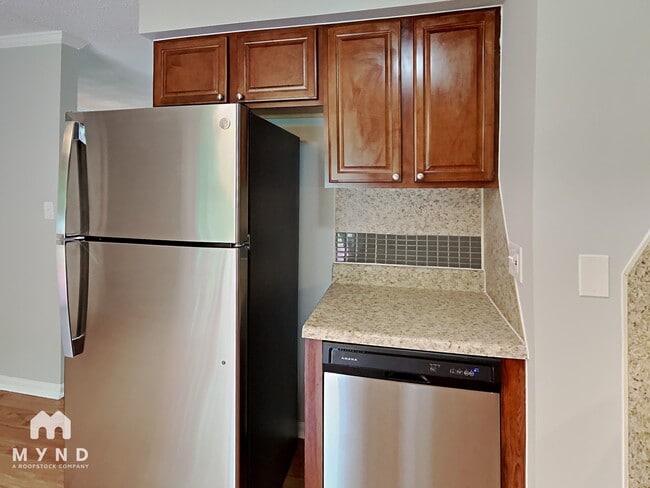 Building Photo - 300 Anne Ave