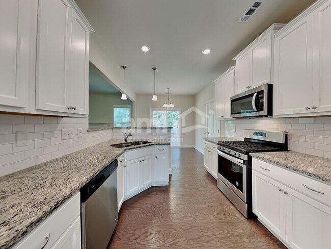 Foto del edificio - 409 Forest Glen Dr