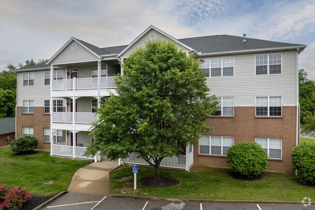 Building Photo - Charleston Pines Apartment Homes