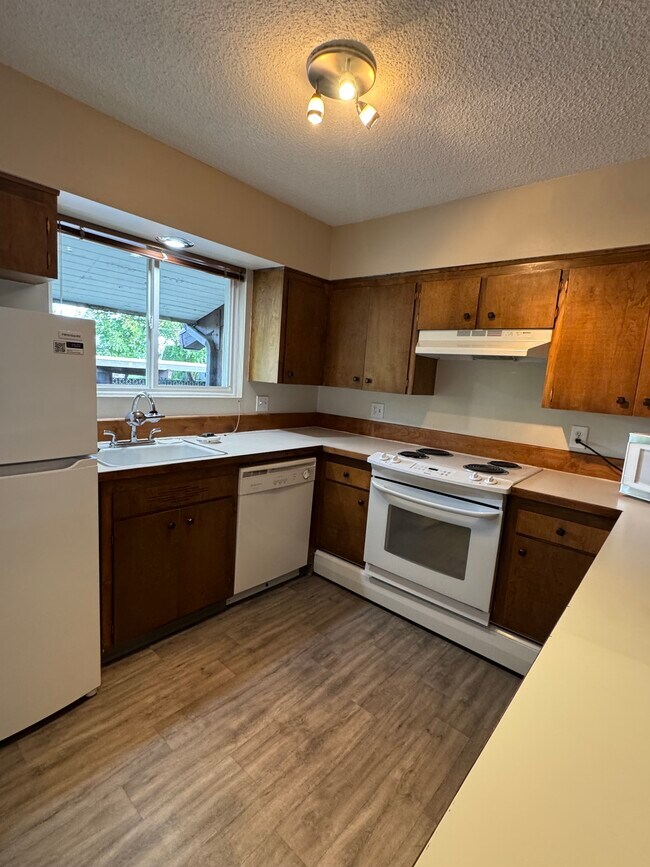 Cocina - 2921 E 32nd Ave