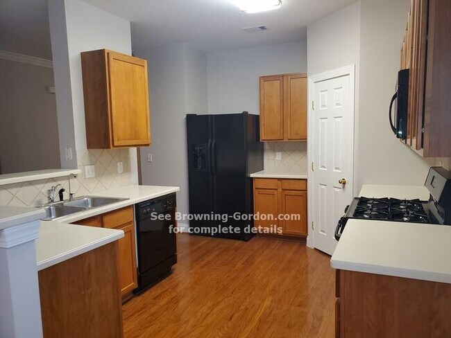 Building Photo - Four Bedroom, 3 bath House in Brentwood Ch...