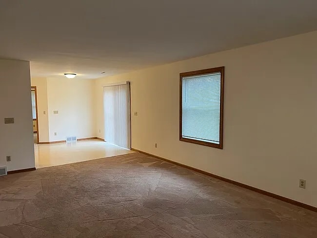 Building Photo - 1095 Heritage Ct