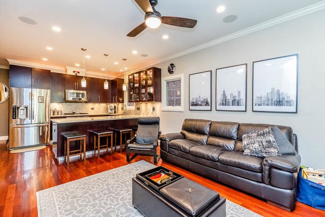 Foto del edificio - 5303 W Leland Ave