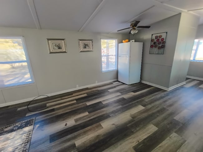 Foto del edificio - 63 Deerwood Park