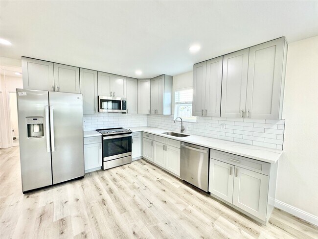 Building Photo - 5127 Avenue L