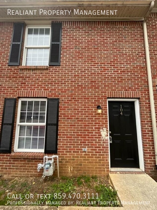 Primary Photo - 104 Floyd Ct