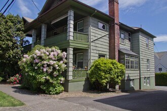 Building Photo - 3324 S Kelly Ave