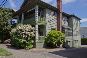 Building Photo - 3324 S Kelly Ave