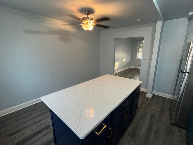 Foto del edificio - Freshly Renovated Row Home with Beautiful ...