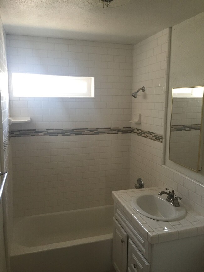 Foto del edificio - 1510 E Kern Ave