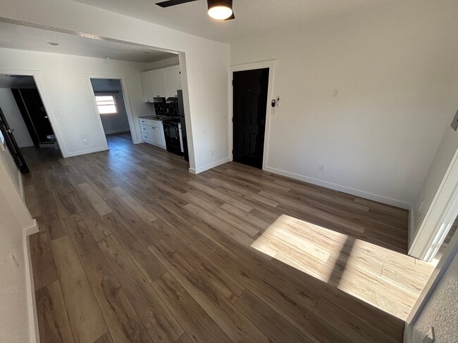 Building Photo - 150 S Nekoma Ave