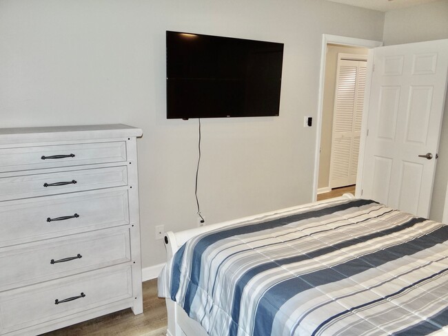 Building Photo - 1 Bedroom Retreat @ Golf Colony #11K Seaso...