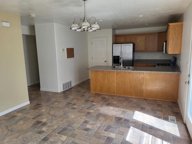 Building Photo - 1026 N Plaza Dr